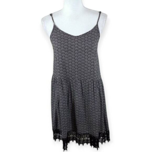 LOVE SADIE WHITE & BLACK TRAPEZE DRESS SZ.S EUC. - Picture 2 of 7